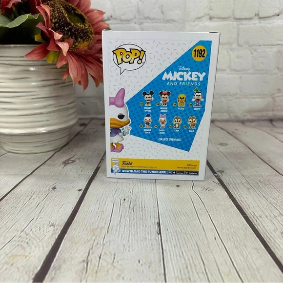 Funko pop Disney Daisy Duck 1192 - Picture 3 of 5